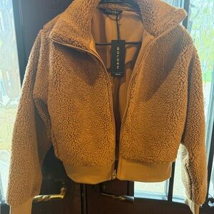 Aritzia Sherpa Golden Jacket Never worn!!